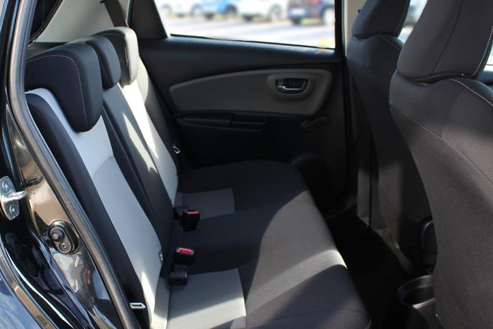 Sort Toyota Yaris fra 2017