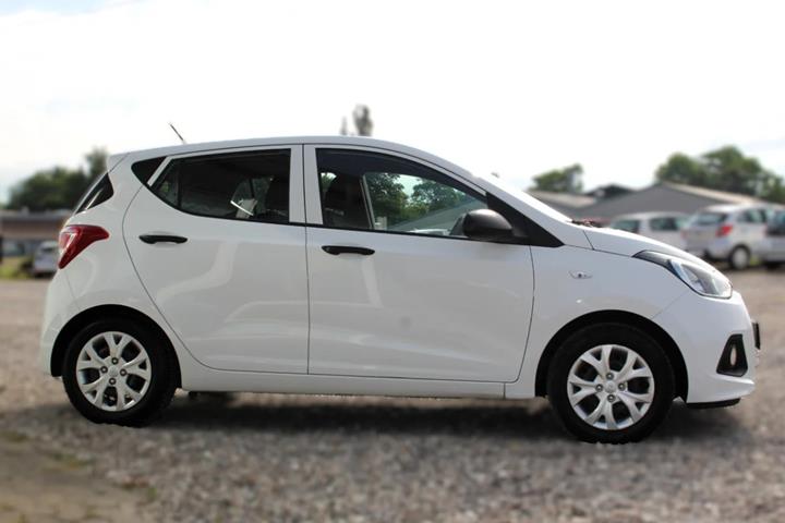 Hvid Hyundai i10 fra 2015