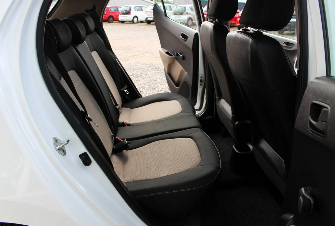 Hvid Hyundai i10 fra 2015