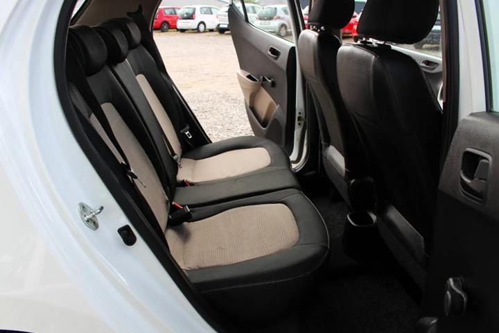 Hvid Hyundai i10 fra 2015