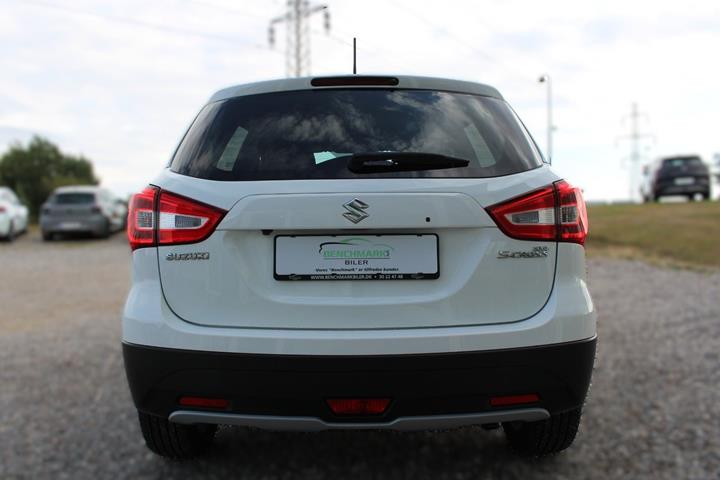 Hvid Suzuki S-Cross fra 2016