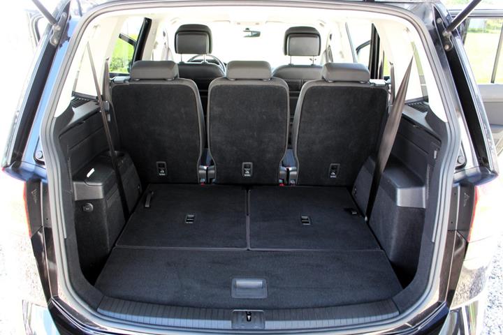 Sort VW Touran fra 2018