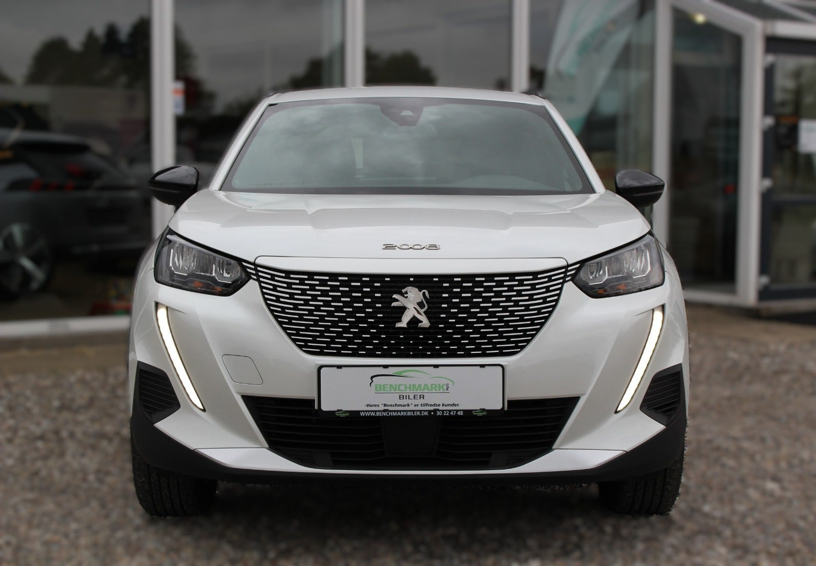 Hvid Peugeot e-2008 fra 2023