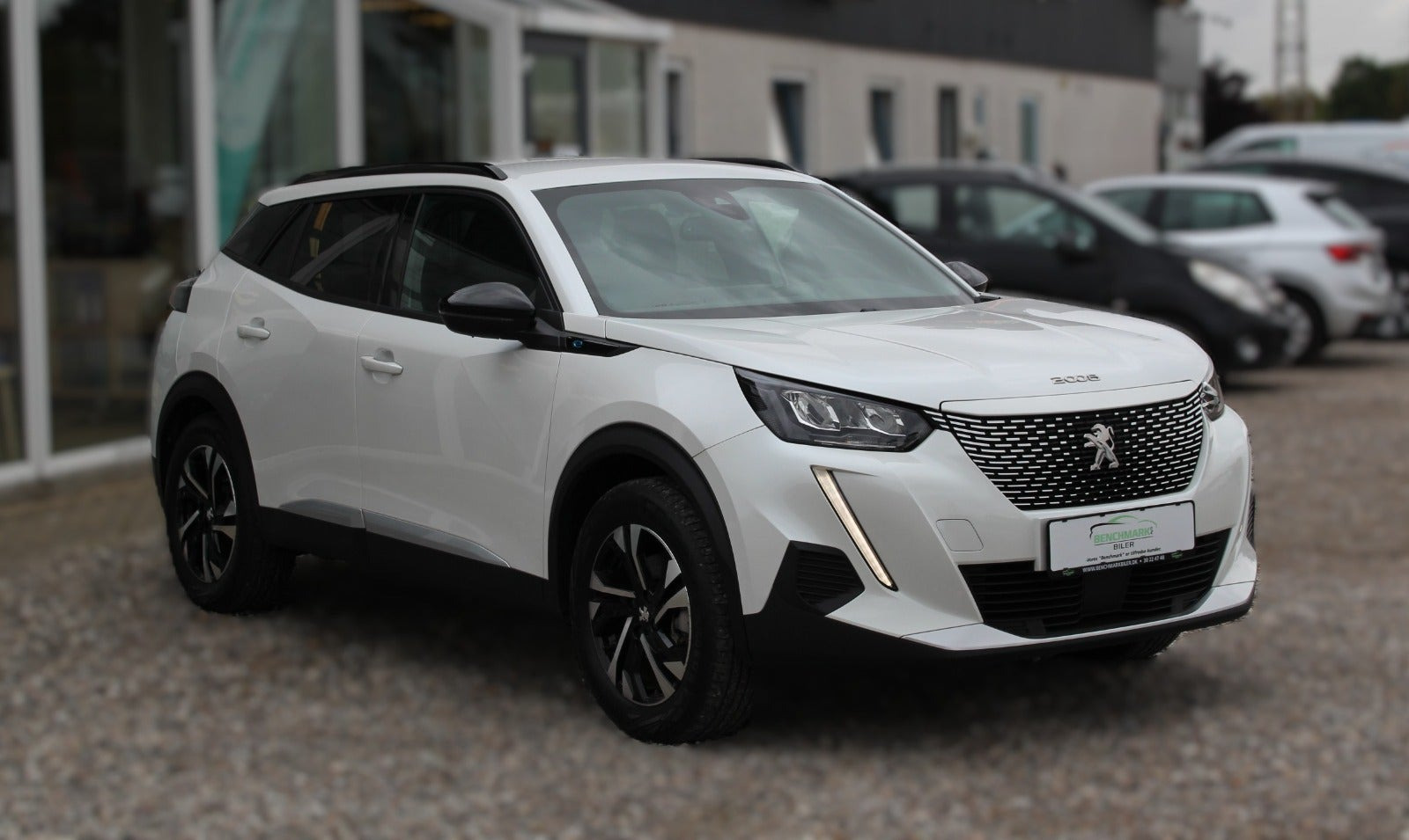 Hvid Peugeot e-2008 fra 2023