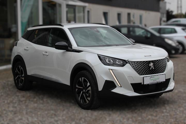 Hvid Peugeot e-2008 fra 2023