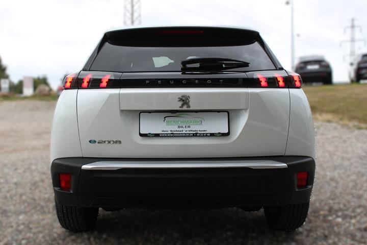 Hvid Peugeot e-2008 fra 2023