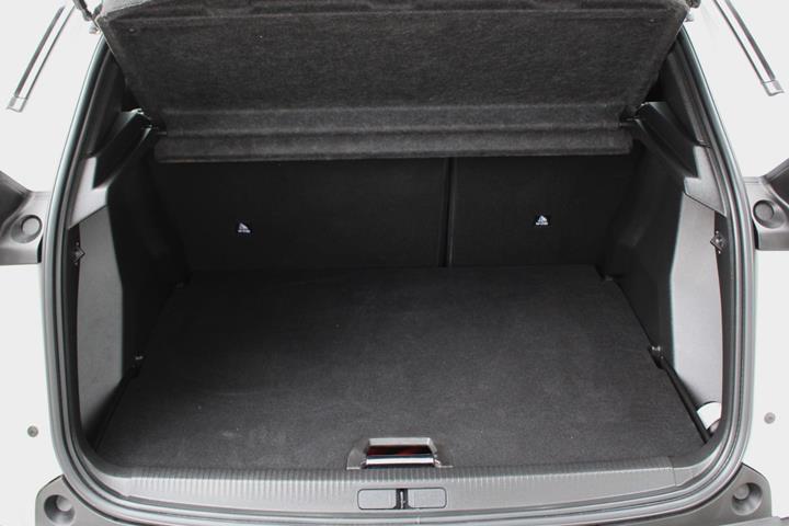Hvid Peugeot e-2008 fra 2023