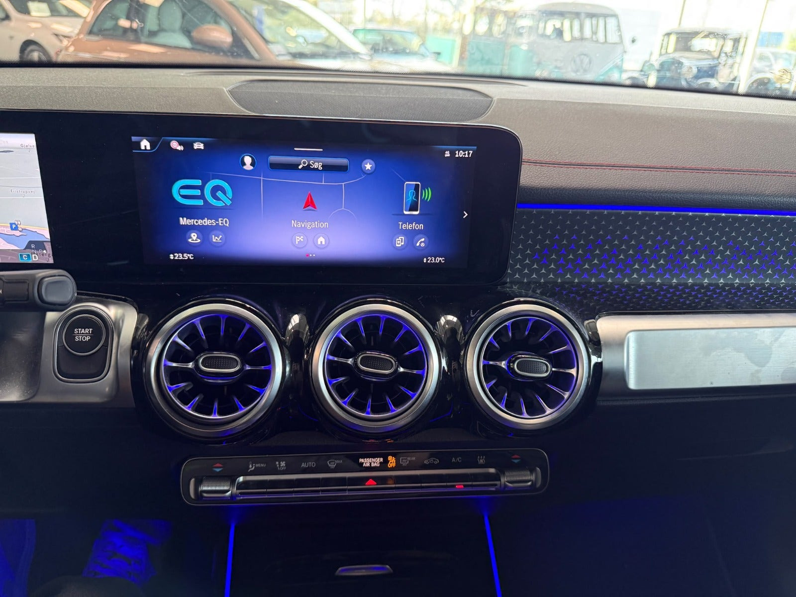 Rød Mercedes EQB250+ fra 2024