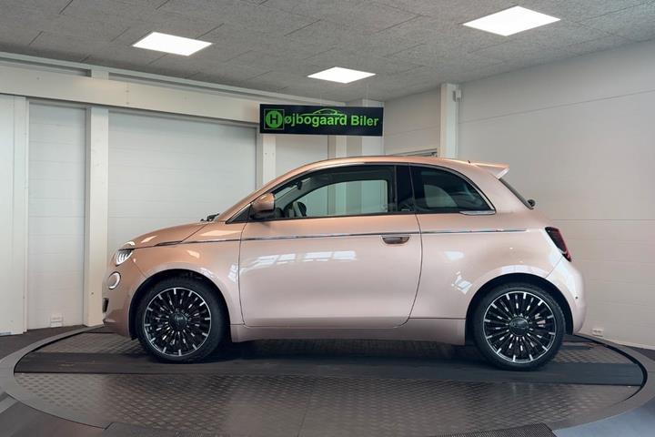 Gul Fiat 500e fra 2023