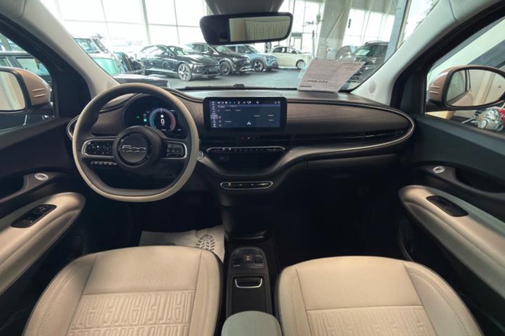 Gul Fiat 500e fra 2023
