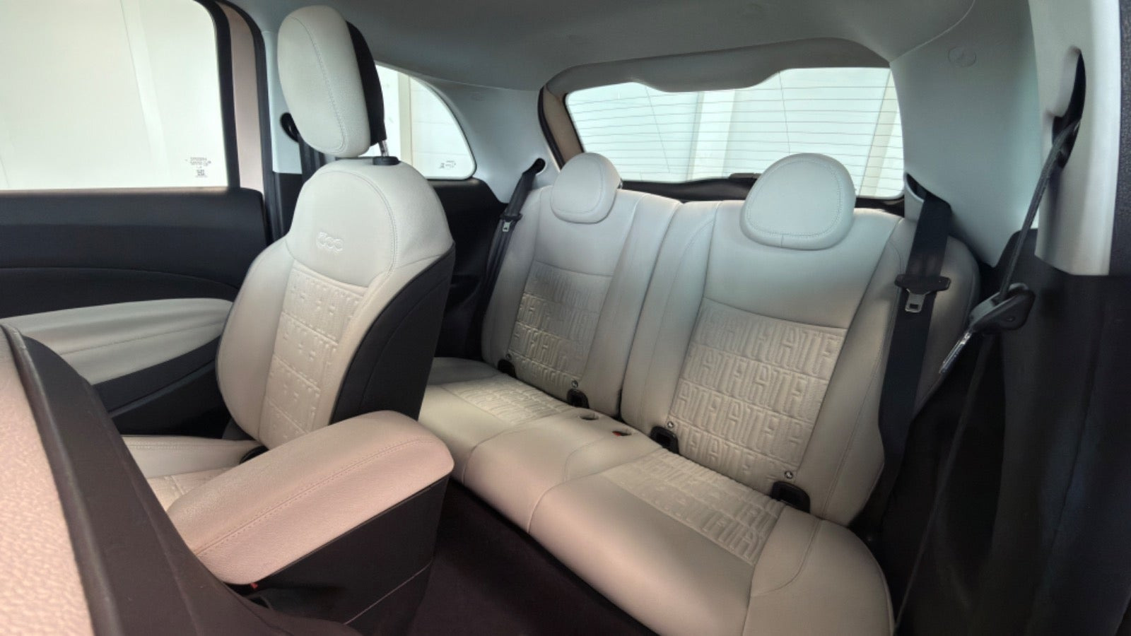 Gul Fiat 500e fra 2023