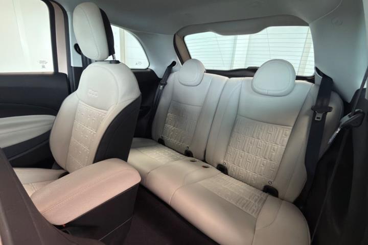 Gul Fiat 500e fra 2023