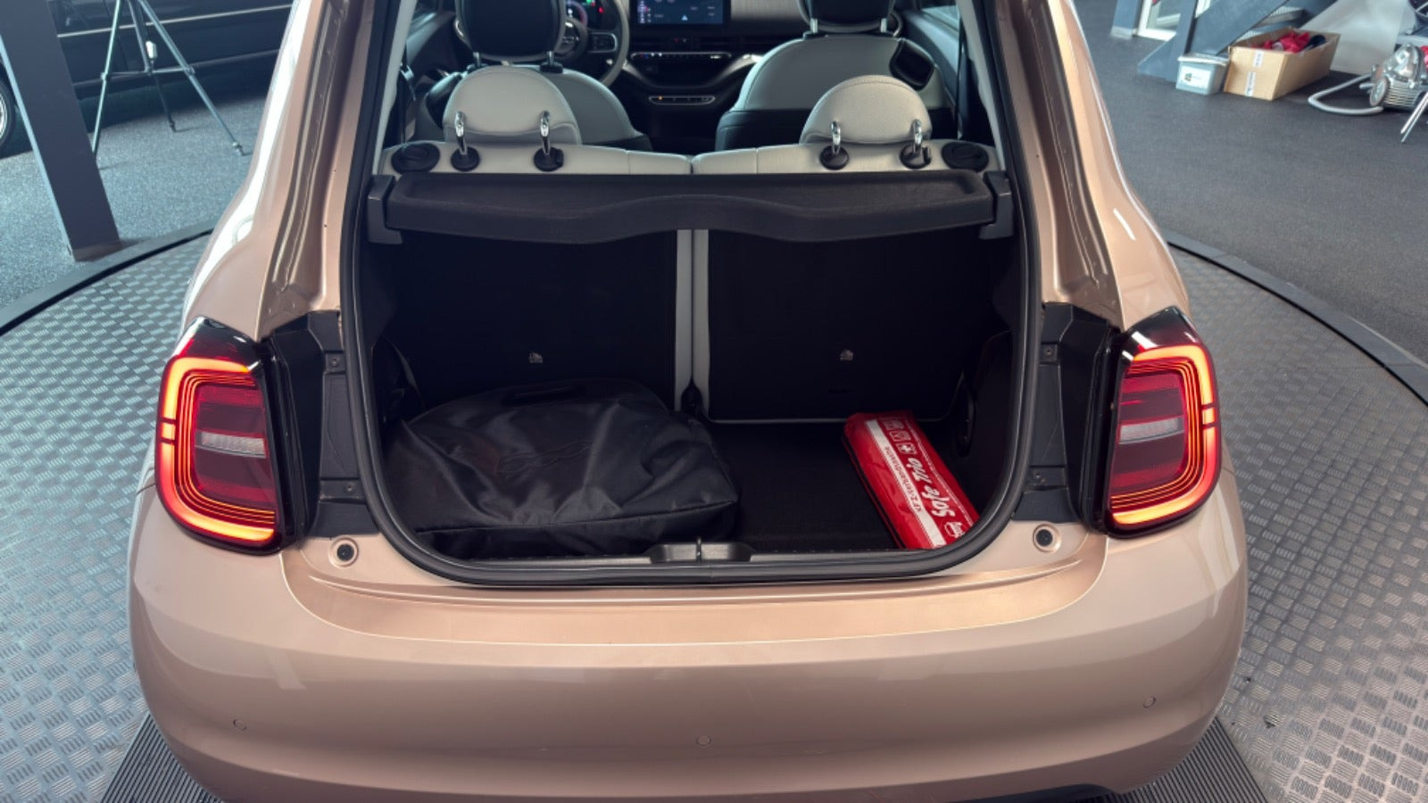 Gul Fiat 500e fra 2023