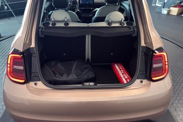 Gul Fiat 500e fra 2023