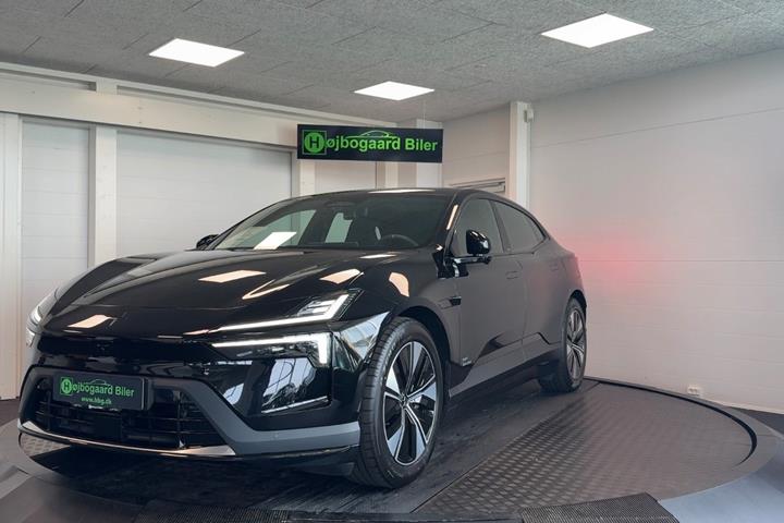 Sort Polestar 4 fra 2026 set udefra