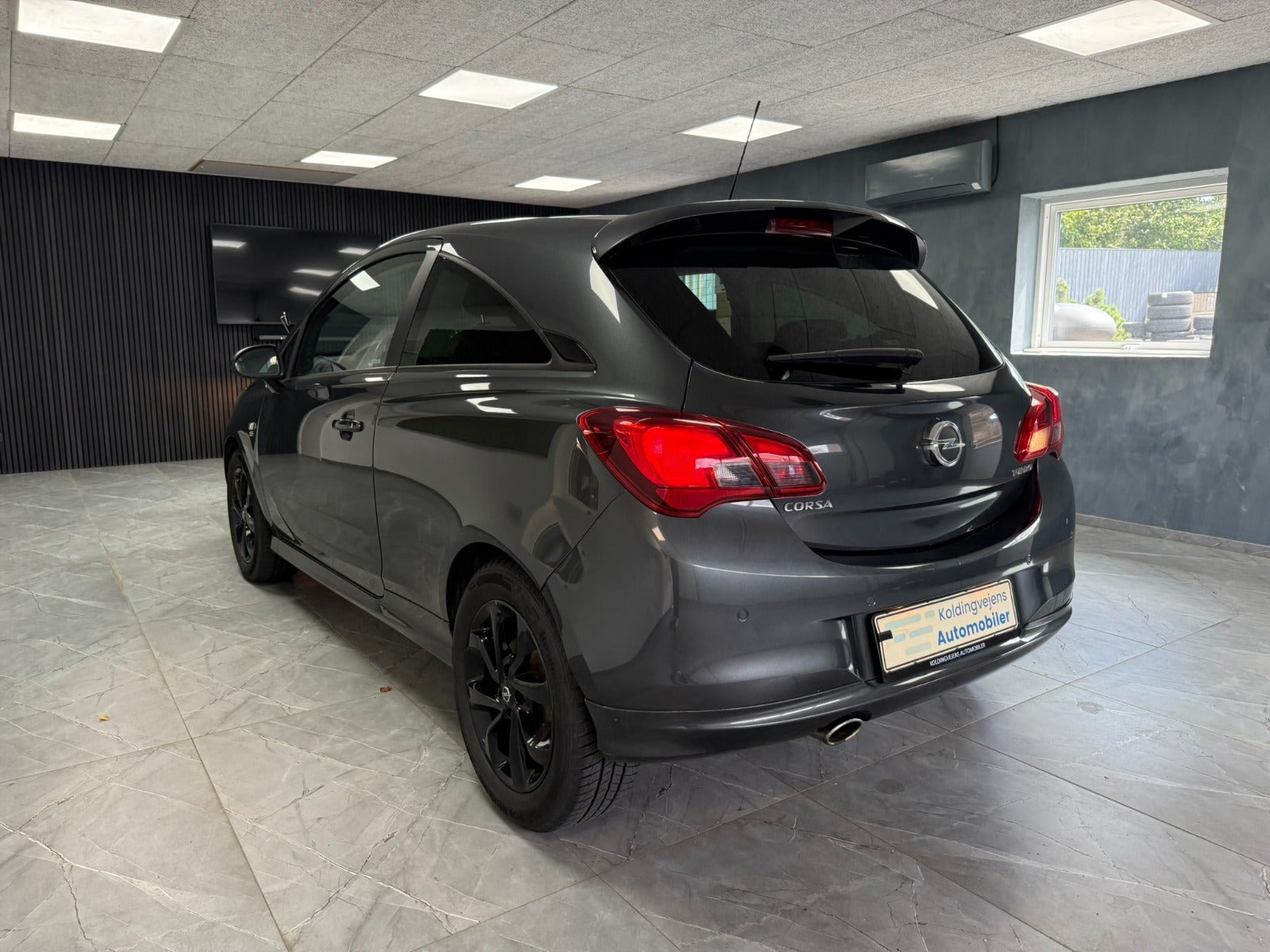 Rød Opel Corsa fra 2017