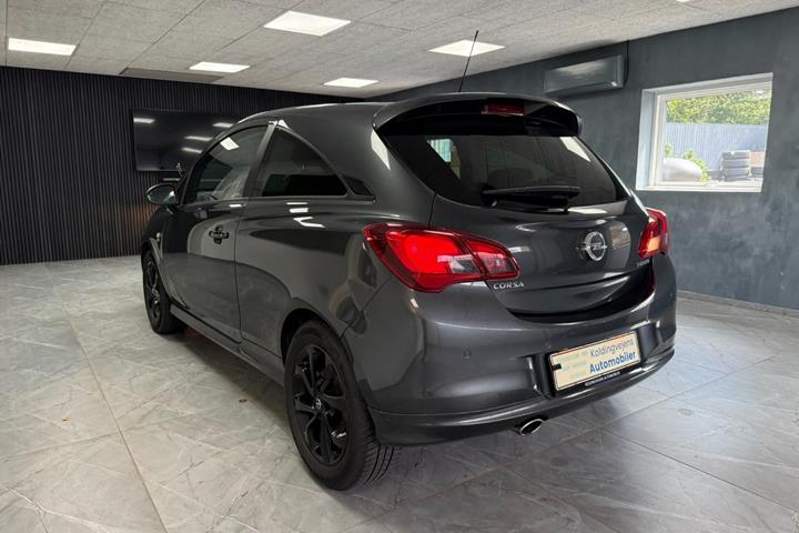 Rød Opel Corsa fra 2017