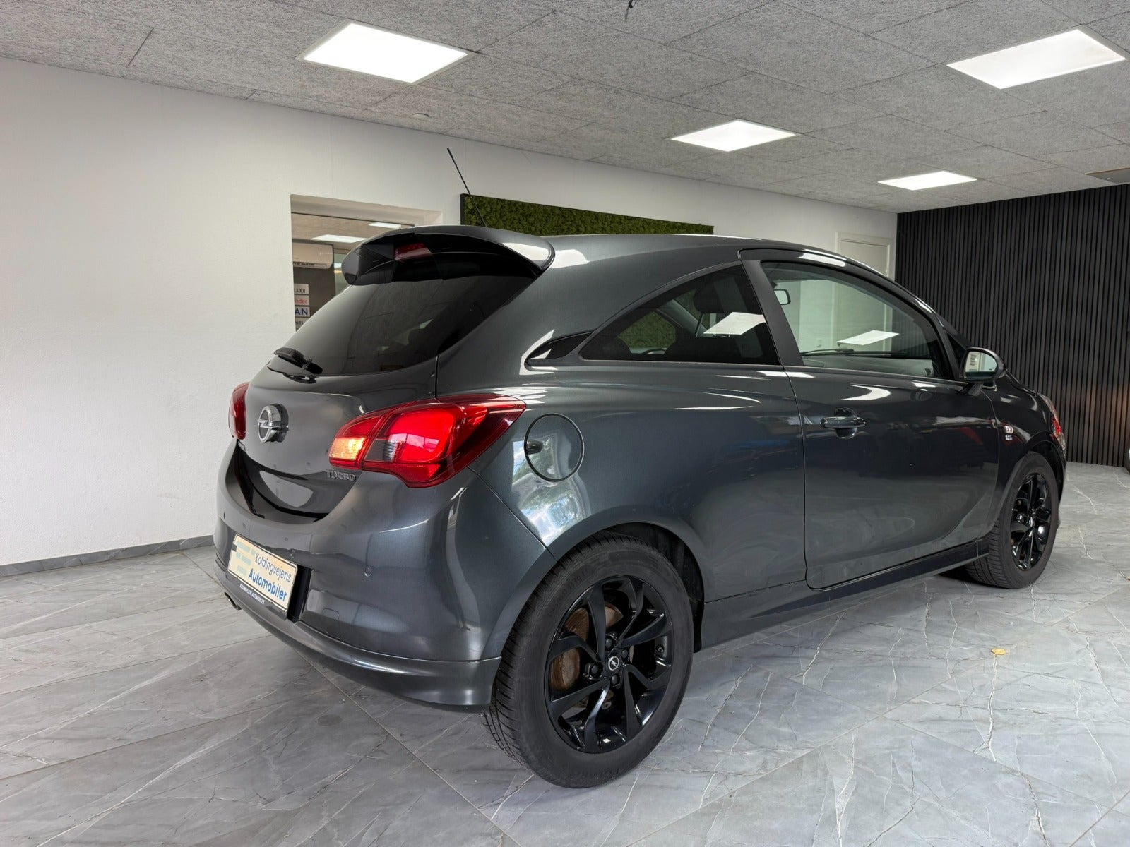 Rød Opel Corsa fra 2017