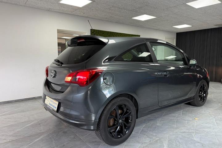 Rød Opel Corsa fra 2017
