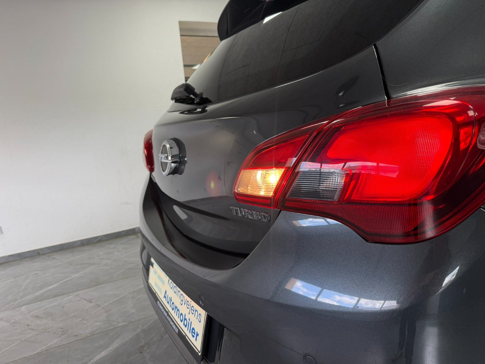 Rød Opel Corsa fra 2017