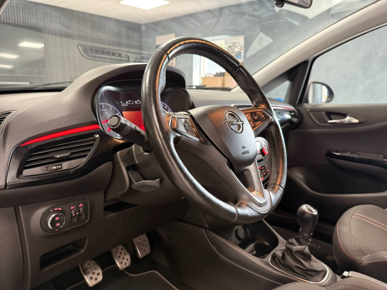 Rød Opel Corsa fra 2017