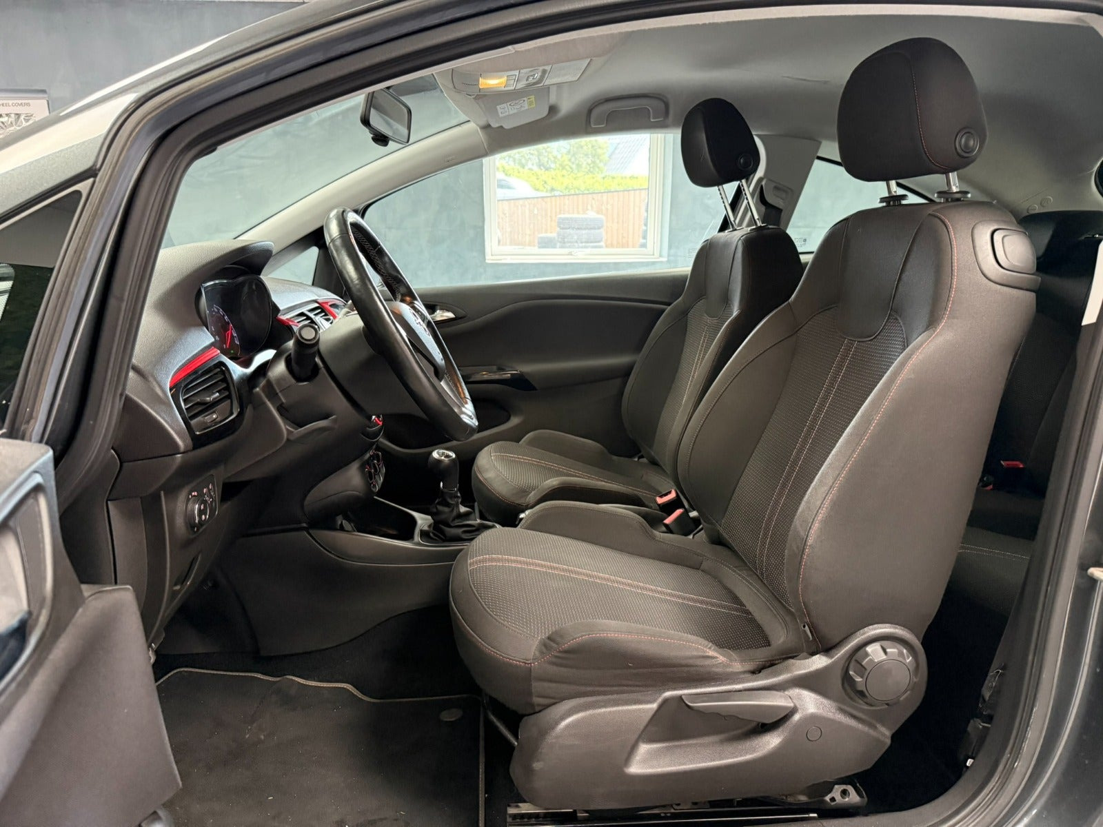 Rød Opel Corsa fra 2017
