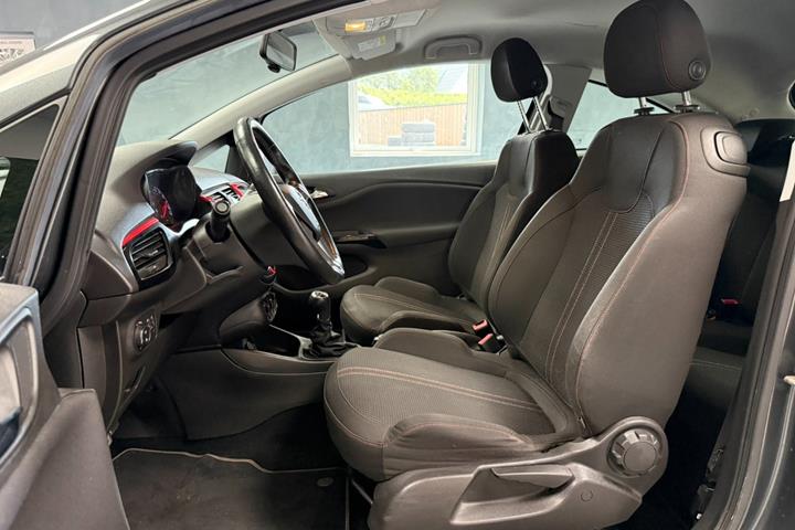 Rød Opel Corsa fra 2017