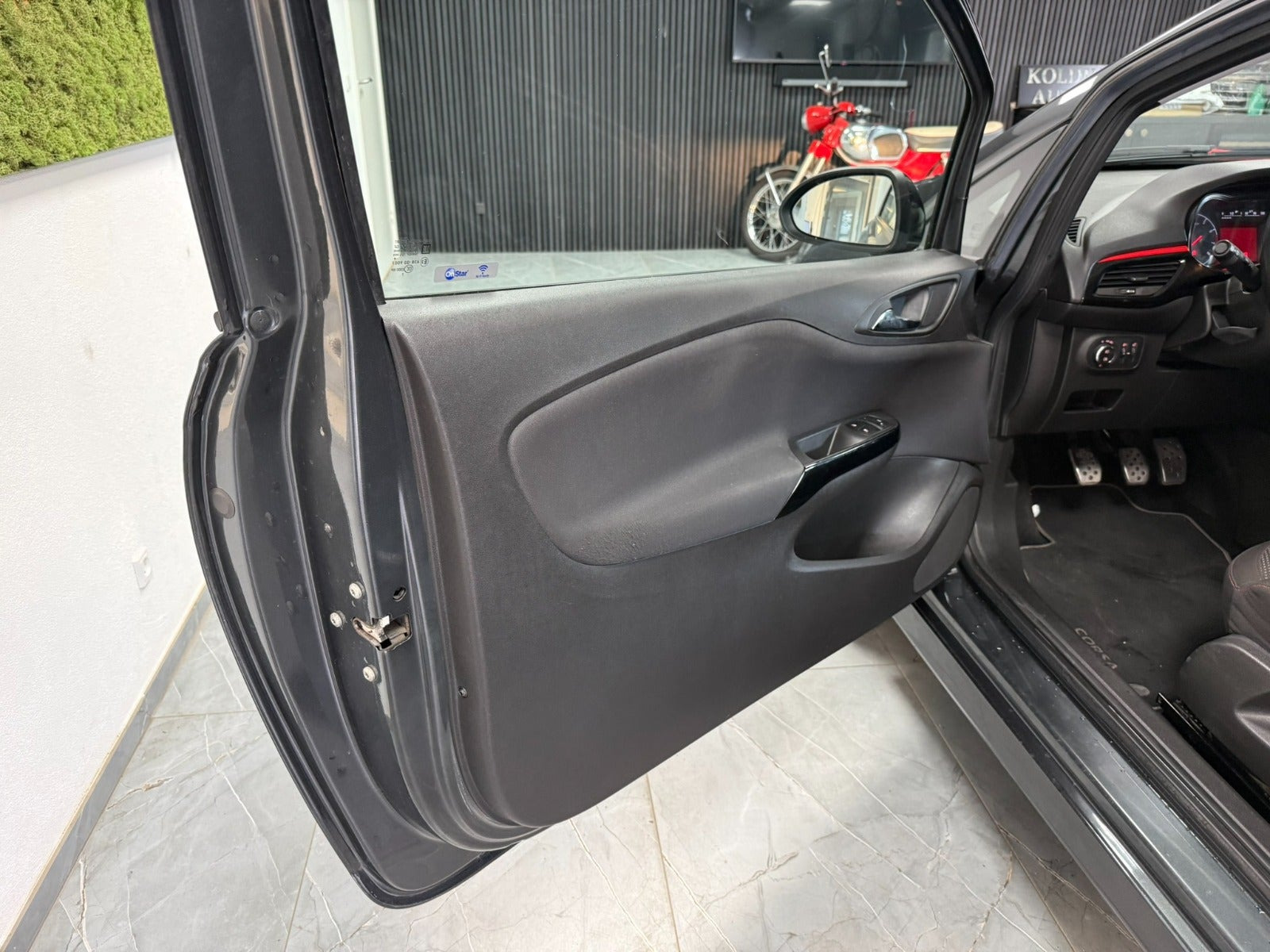 Rød Opel Corsa fra 2017
