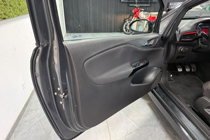 Rød Opel Corsa fra 2017