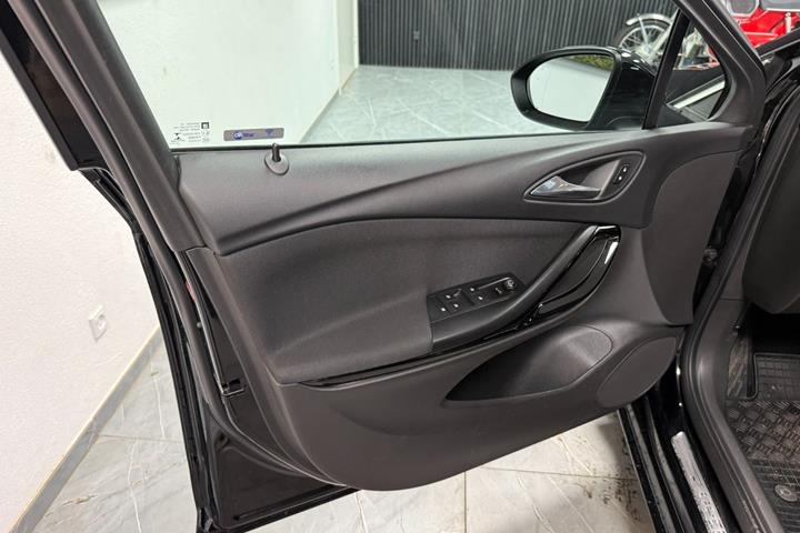 undefined Opel Astra fra 2017