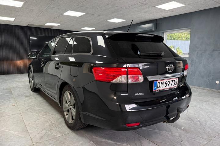 undefined Toyota Avensis fra 2015