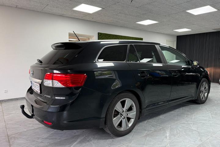 undefined Toyota Avensis fra 2015