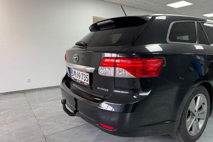 undefined Toyota Avensis fra 2015