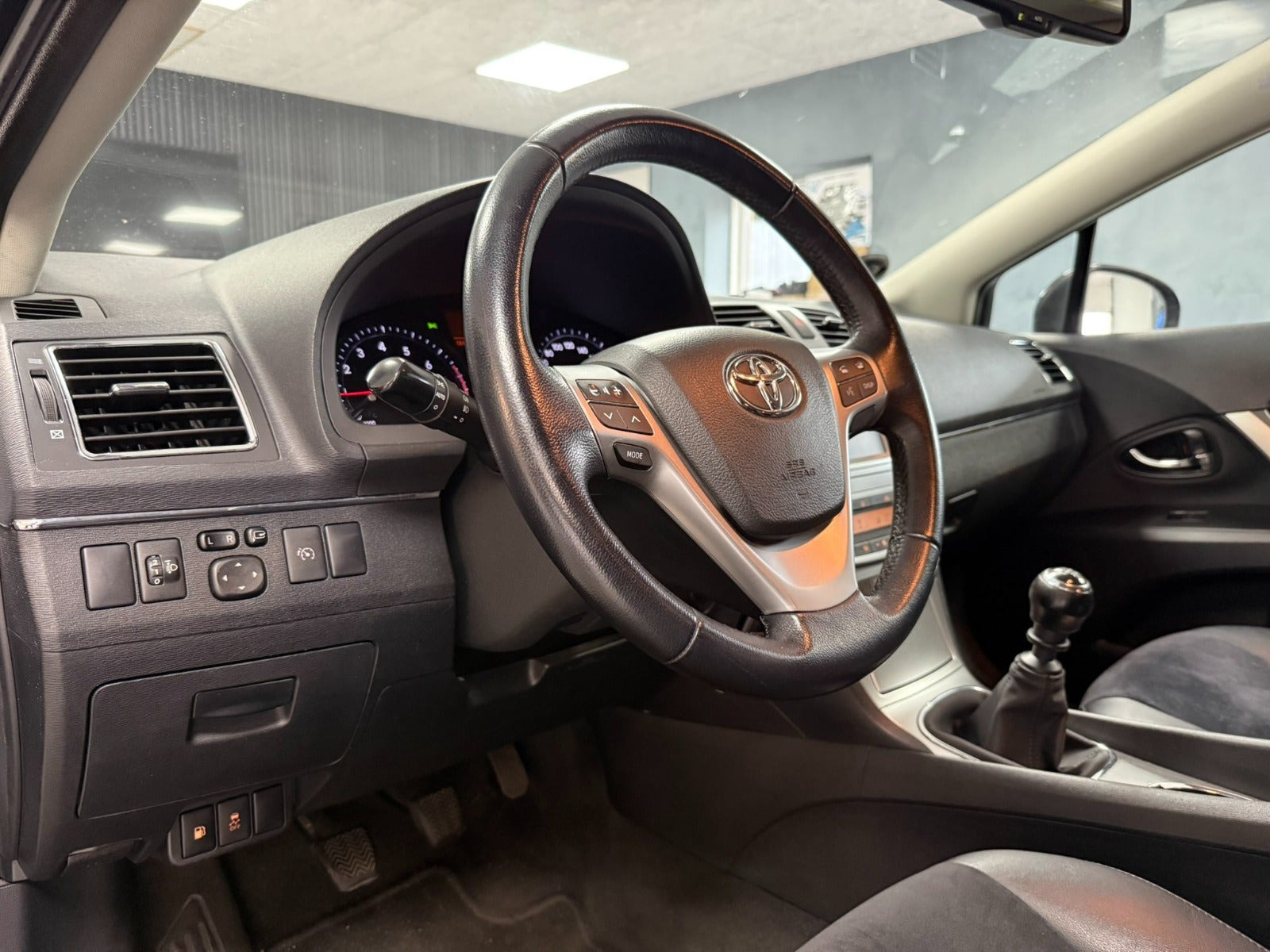 undefined Toyota Avensis fra 2015