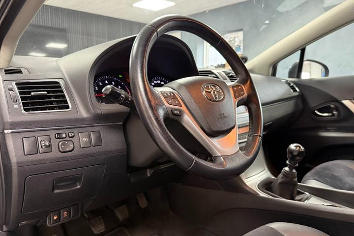 undefined Toyota Avensis fra 2015
