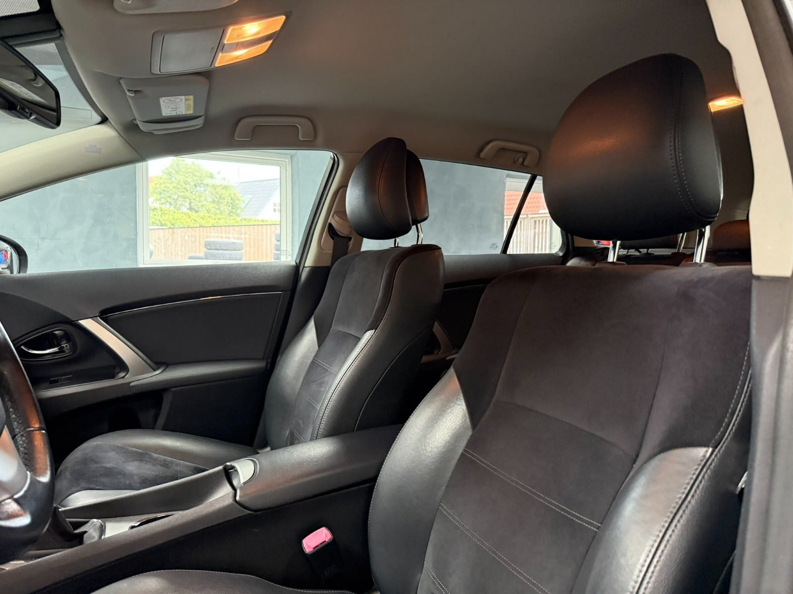 undefined Toyota Avensis fra 2015