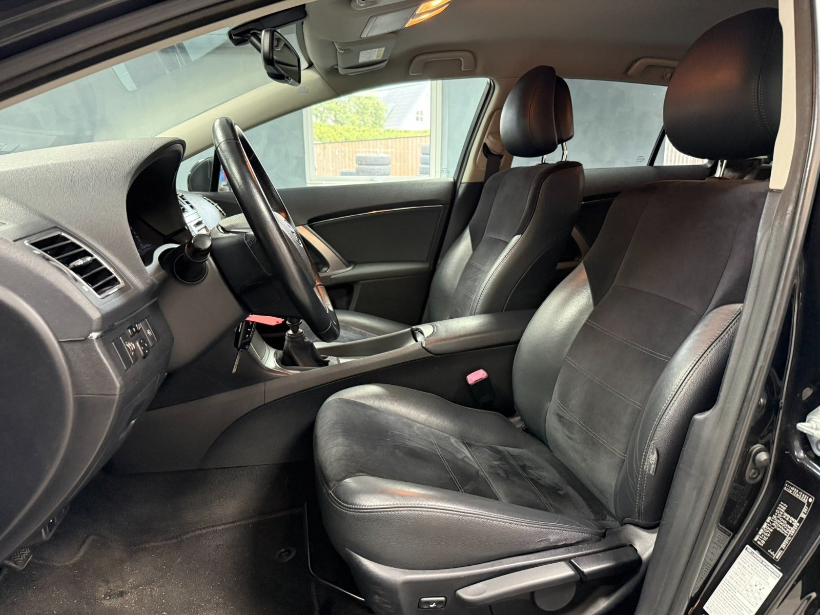 undefined Toyota Avensis fra 2015