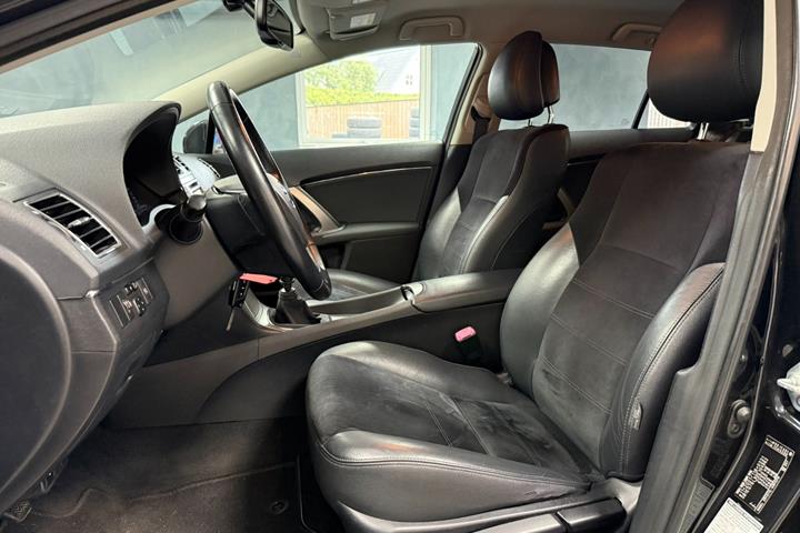 undefined Toyota Avensis fra 2015