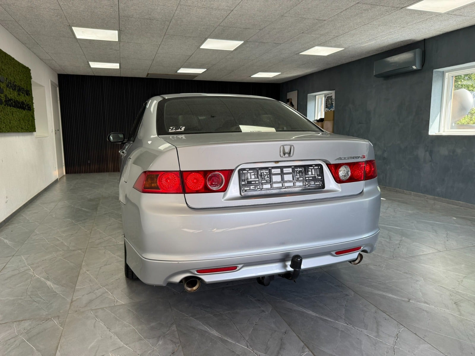 Rød Honda Accord fra 2006