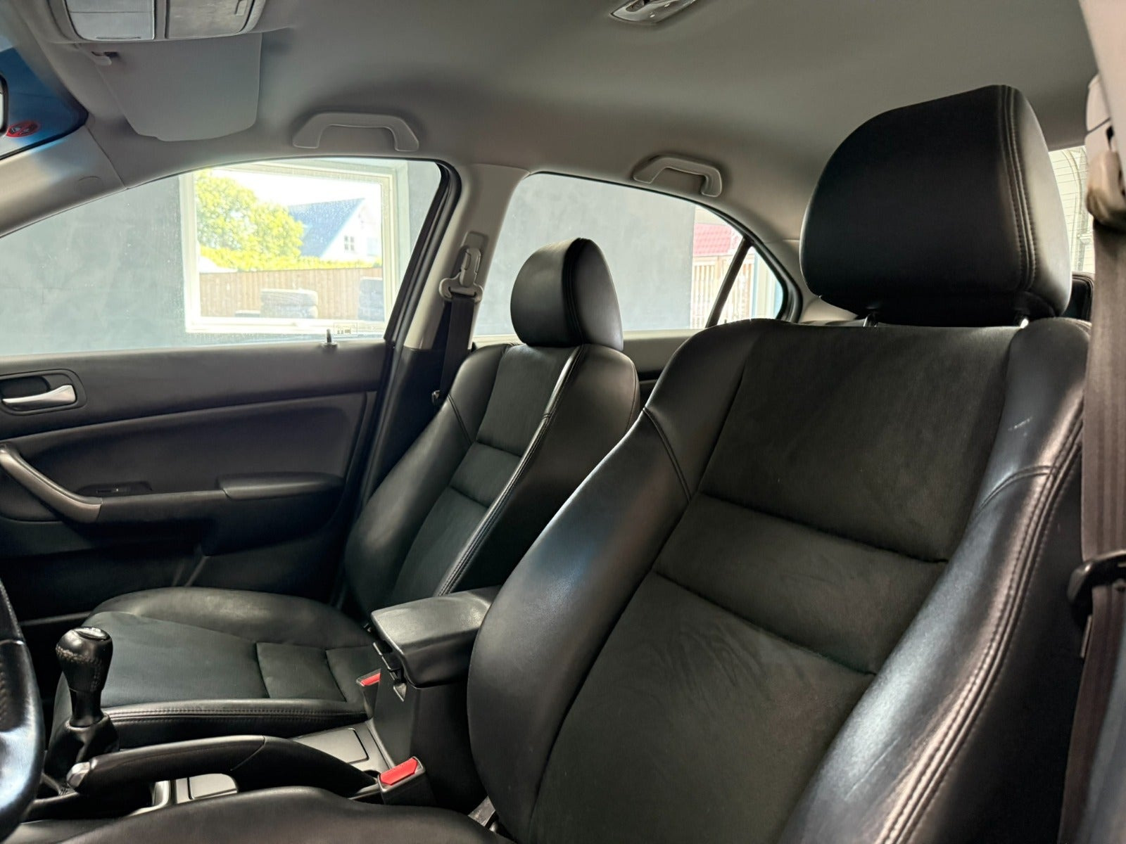 Rød Honda Accord fra 2006