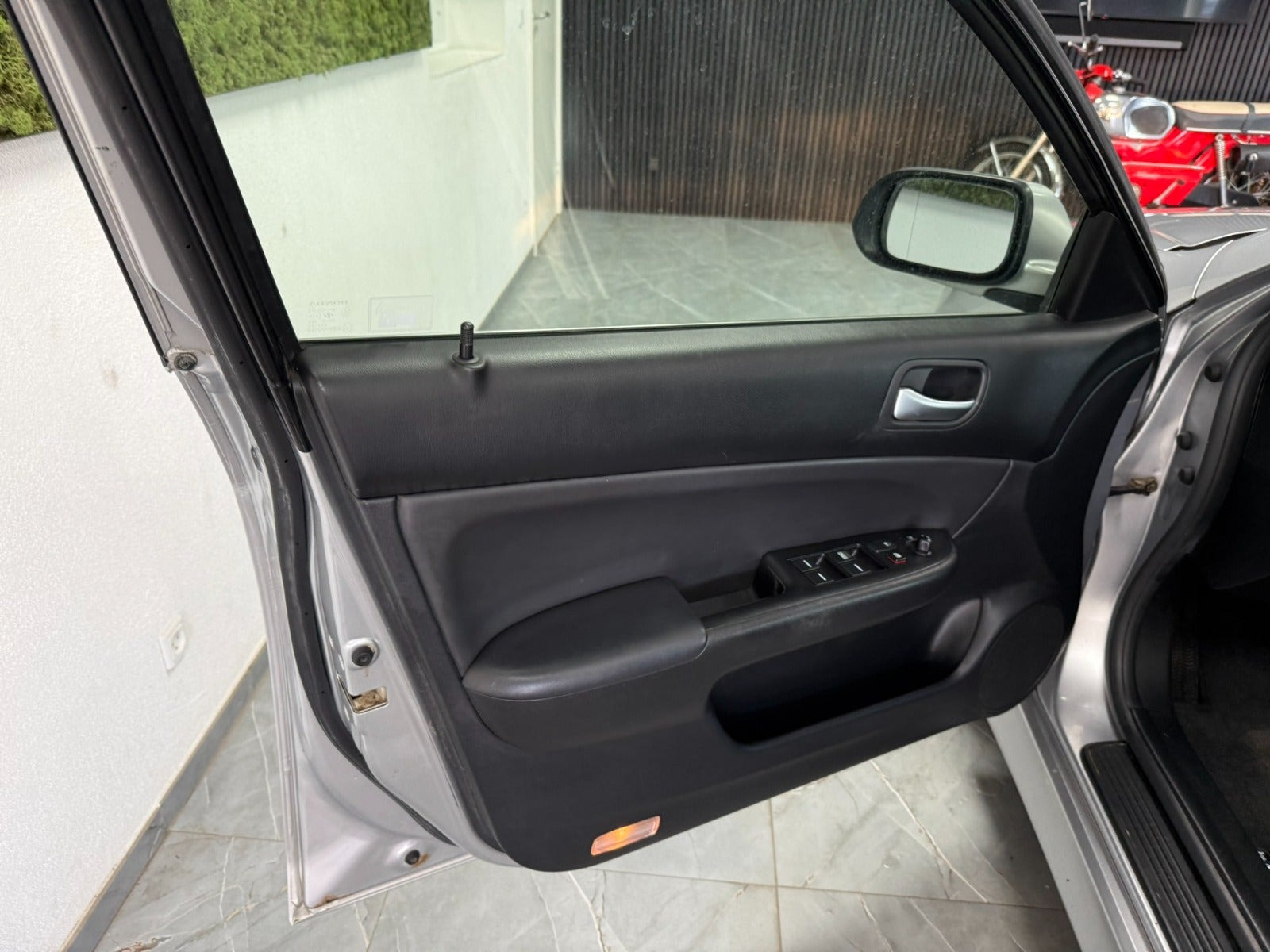 Rød Honda Accord fra 2006