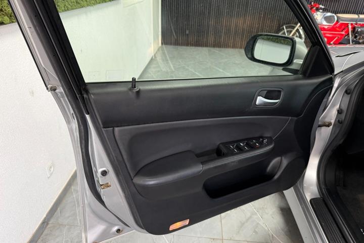 Rød Honda Accord fra 2006