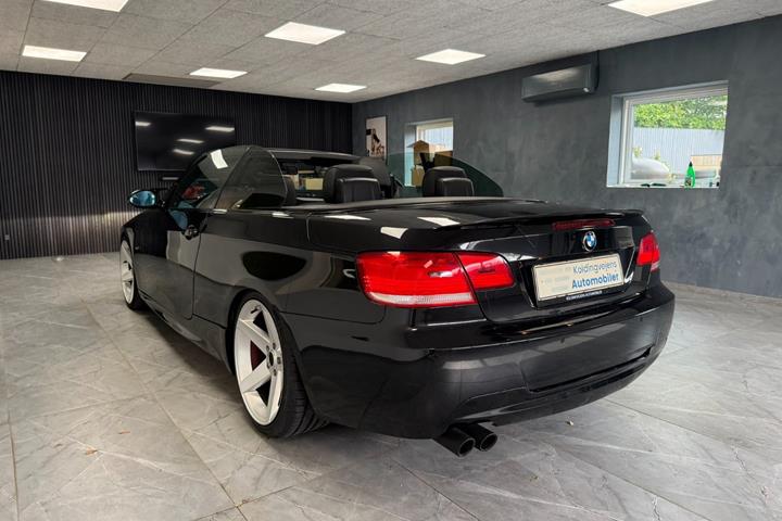 Rød BMW 325Ci fra 2006