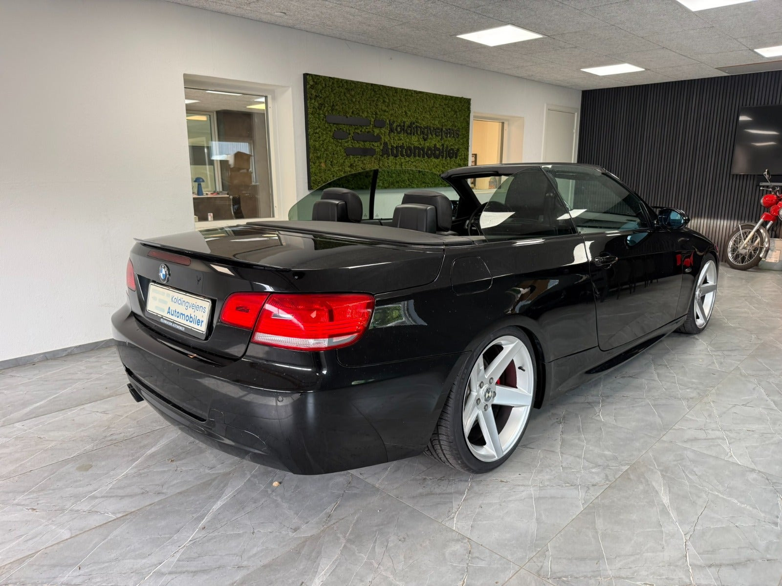 Rød BMW 325Ci fra 2006