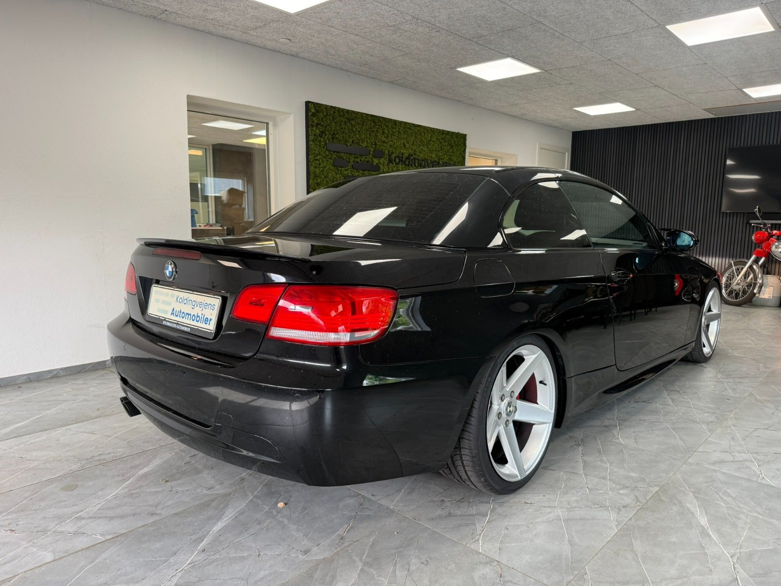 Rød BMW 325Ci fra 2006