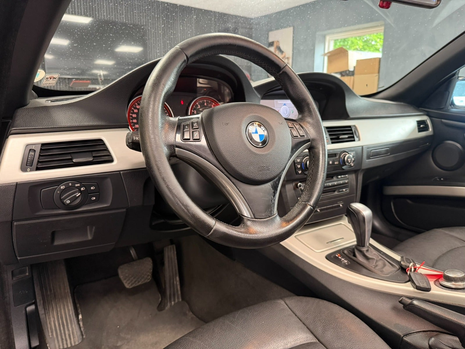 Rød BMW 325Ci fra 2006