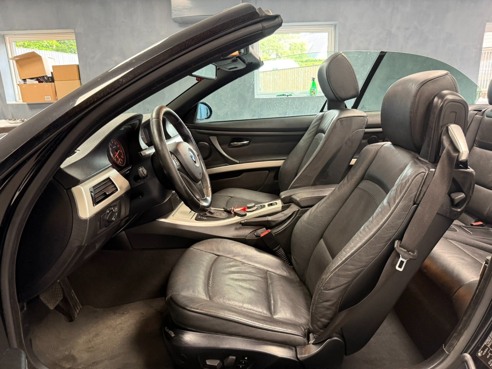 Rød BMW 325Ci fra 2006