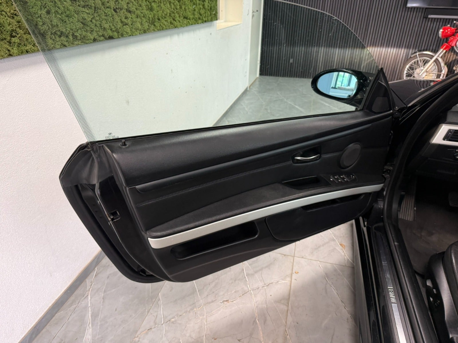 Rød BMW 325Ci fra 2006