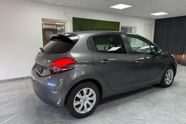 undefined Peugeot 208 fra 2018