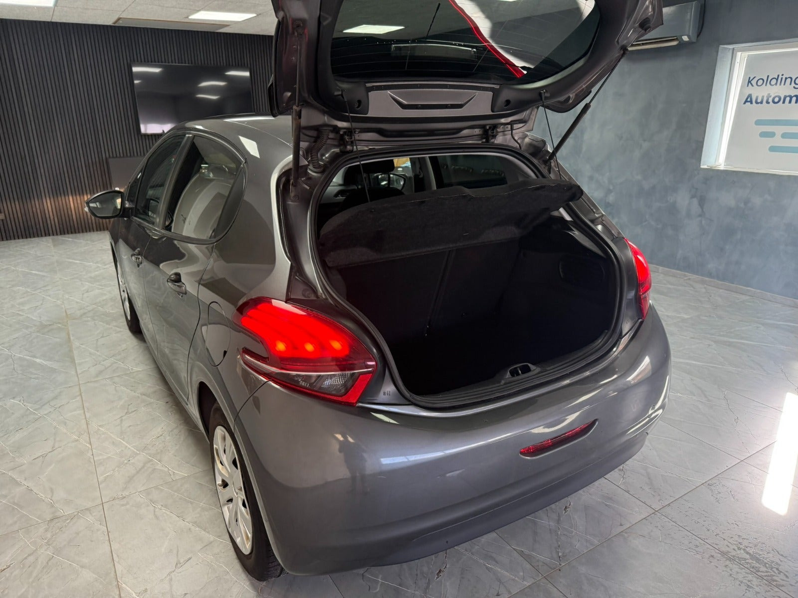 undefined Peugeot 208 fra 2018